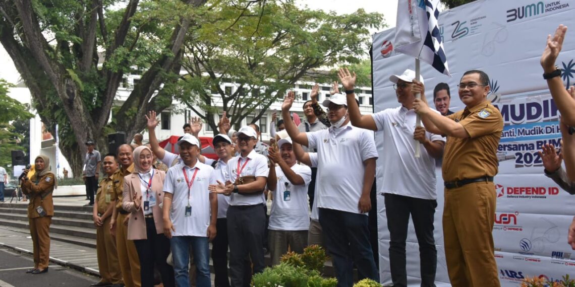 Dukung Mudik Bersama BUMN 2023, Pindad Bersama DEFEND ID Lepas 800 Pemudik