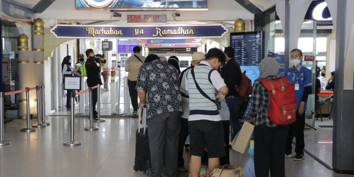 Enam Orang Pelanggan KA Lokal Terjebak Lift, Daop 2 Bandung Sampaikan Permohonan Maaf