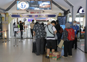 Enam Orang Pelanggan KA Lokal Terjebak Lift, Daop 2 Bandung Sampaikan Permohonan Maaf