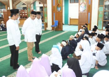 Lazis Darul Hikam Salurkan Bantuan Pada 11.588 Penerima Manfaat