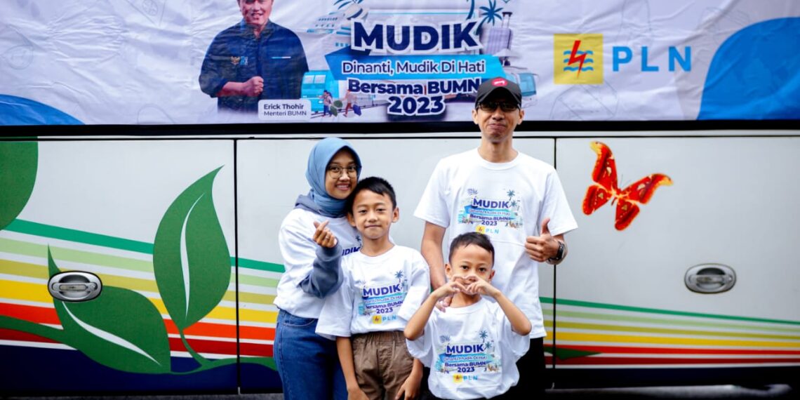 Mudik Bareng BUMN, PLN Berangkatkan Ratusan Pemudik