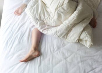 Sering Alami sindromm Kaki Gelisah ? Berikut 3 Tips Cara Mengatasiny