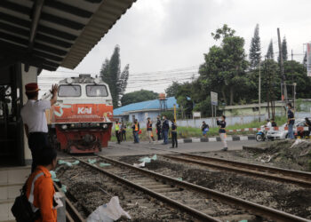 Frekuensi KA Meningkat, Daop 2 Bandung Imbau Pemudik Kendaraan Bermotor Waspada di Perlintasan Sebidang
