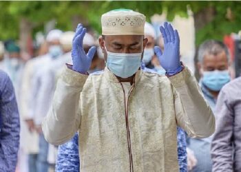 MUI: Kondisi Normal, Shalat Pakai Masker Makruh