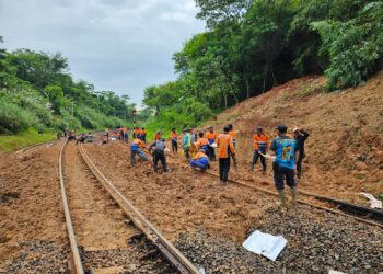Update Longsor Ciganea, Jalur Sukatani – Ciganea Sudah Bisa dilalui KA dengan Pembatasan Kecepatan