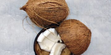 Selain untuk Meningkatkan Kekebalan Tubuh, Berikut 8 Manfaat Air Kelapa