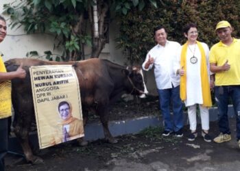 Jelang Idul Adha, Nurul Arifin Serahkan Hewan Qurban 3 Sapi dan 7 Kambing Pada Masyarakat