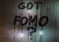 Bahaya FOMO dan 3 Cara Mengatasinya Secara Aman