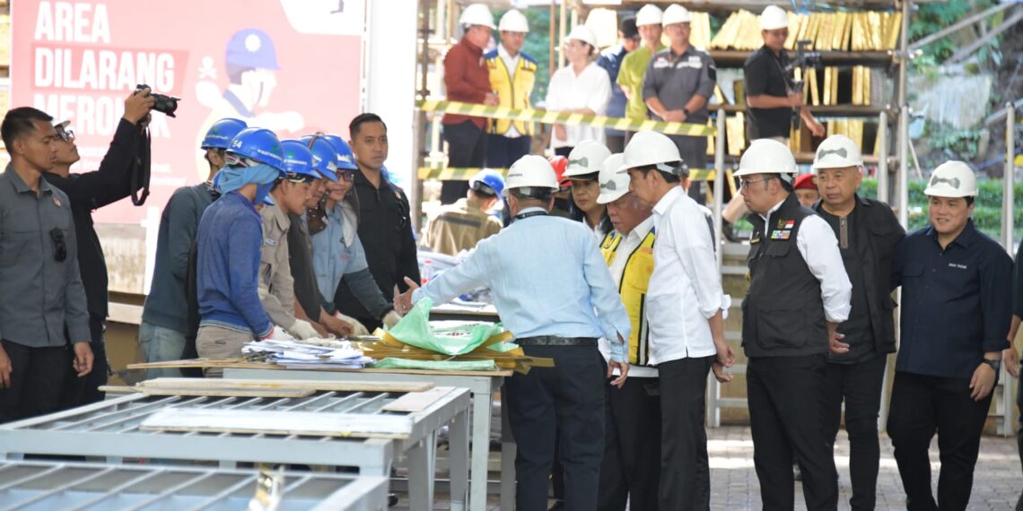 Jokowi Cek Langsung Pembuatan Patung Garuda Istana Kepresidenan di Nyoman Nuarta Gallery