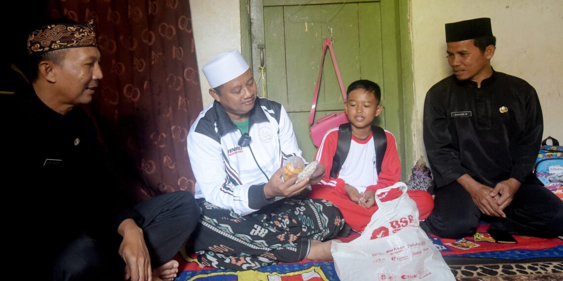 Uu Ruzhanul Pastikan Aria Naizar Tak Putus Sekolah