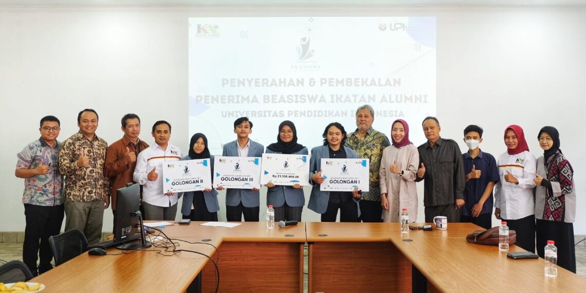 19 Mahasiswa Dari 16 Prodi Terima Beasiswa IKA UPI