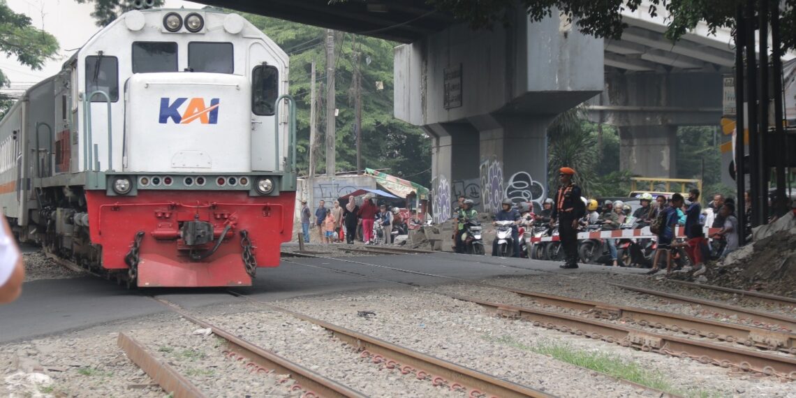 Minimalisir Angka Kecelakaan di Pelintasan Sebidang, Daop 2 Bandung Masifkan Sosialisasi Keselamatan