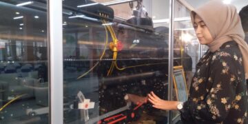 Miniatur Lokomotif Terbesar Se-Indonesia Hadir Di Stasiun Surabaya Gubeng