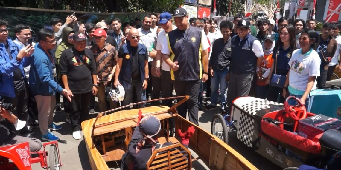 Menpora Apresiasi Lomba Kereta Peti Sabun di Bandung