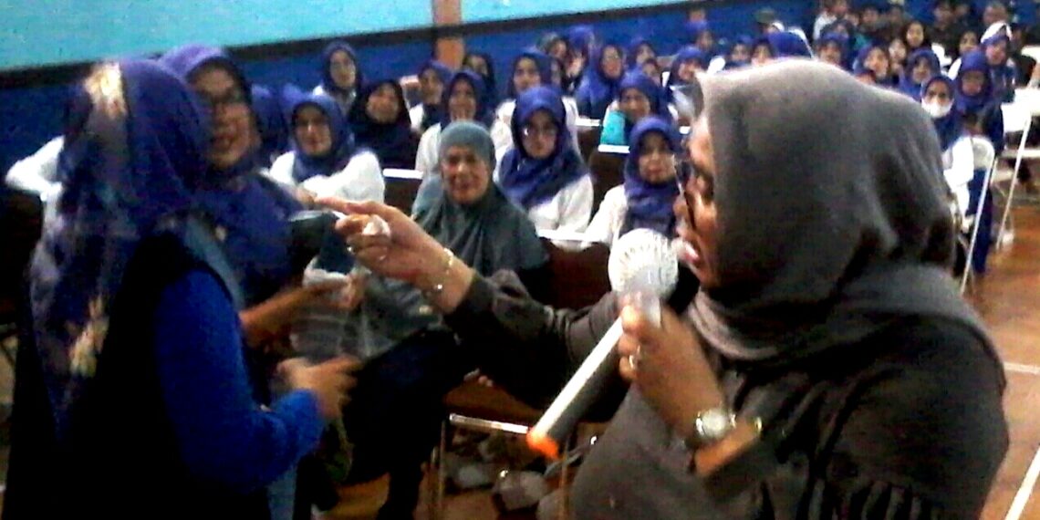 Di Kantor Desa Mekar Rahayu, Legislator Tia Fitriani Ucapkan Terima Kasih