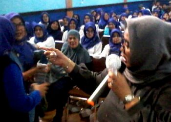 Di Kantor Desa Mekar Rahayu, Legislator Tia Fitriani Ucapkan Terima Kasih