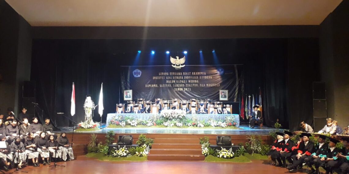 Wisuda Gelombang I ISBI Bandung Tahun 2023