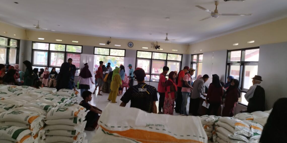 BULOG Jabar Pastikan Beras Bantuan Pangan Layak Konsumsi