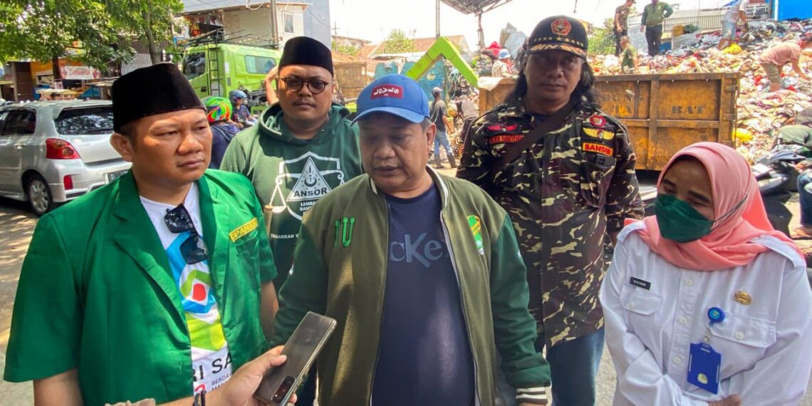Sambut Hari Santri Nasional, Banser Bersih-bersih Kawasan TPS Pagarsih