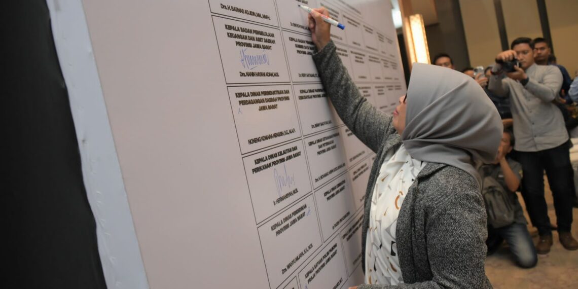 Komitmen Bersama Program dan Rencana Aksi Pembangunan Smart Province di Jabar