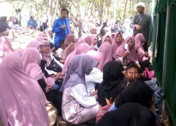 Warga Ahli Masjid As-Salam Ziarah ke Makam Syekh Jafar Sidik