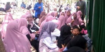 Warga Ahli Masjid As-Salam Ziarah ke Makam Syekh Jafar Sidik