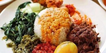 Asal-Usul Nasi Padang: Kisah Lezat di Balik Makanan Berjuta Peminat