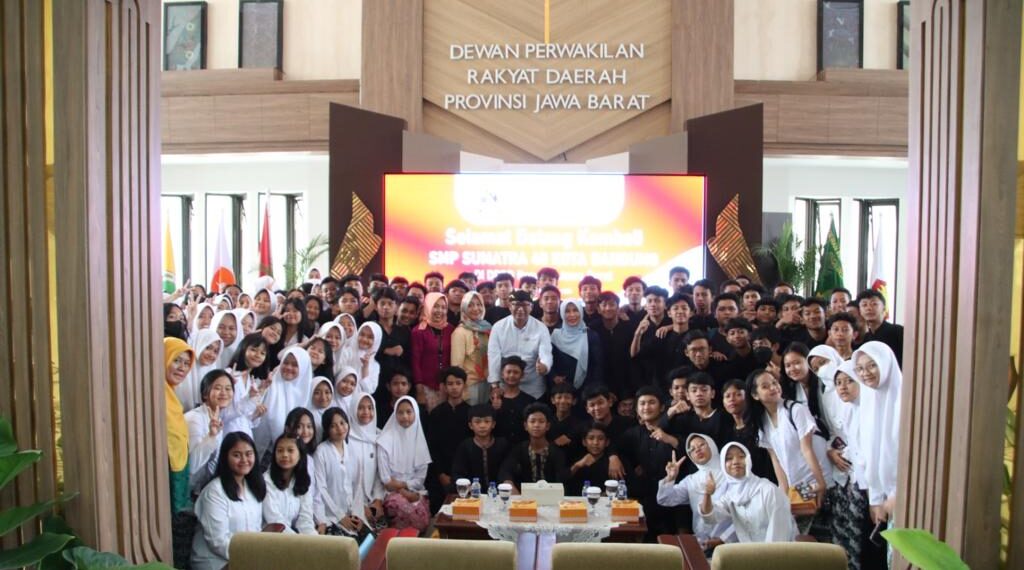 DPRD Jawa Barat Terima Studi Lapangan SMP Sumatera 40