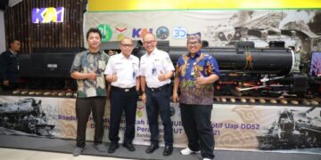 Miniatur Lokomotif Uap DD5208 Pemecah Rekor MURI Hadir di Stasiun Bandung