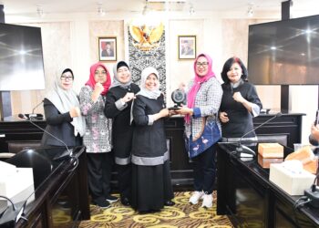 Terima KPPI Provinsi Riau, Yuningsih Bahas Posisi Perempuan Dalam Politik