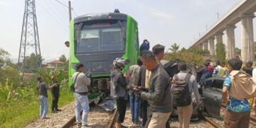 Avanza Tertemper KA Feeder di Perlintasan Sebidang, Berikut Himbauan KAI