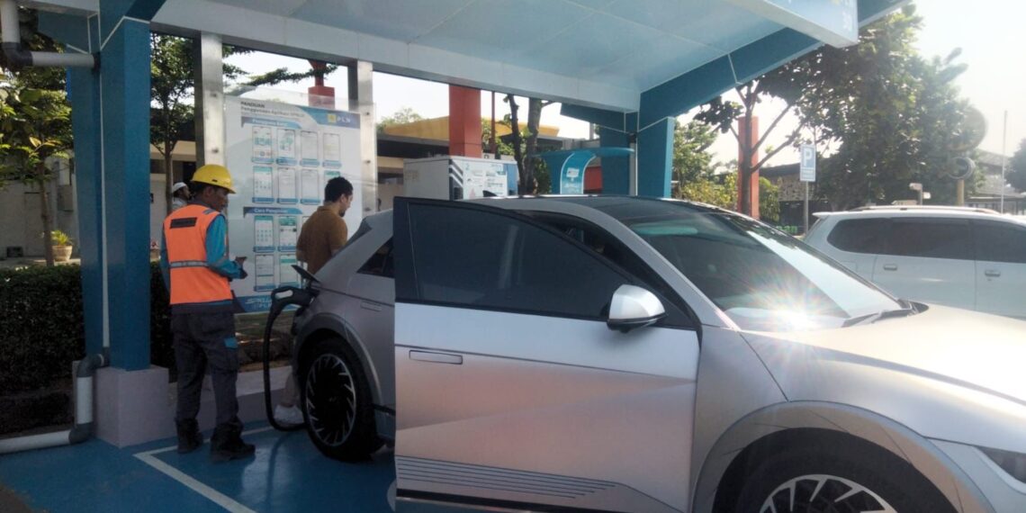 Transaksi Pengisian Kendaraan Listrik Saat Libur Natal 2023 di Jawa Barat Melonjak 569 Persen