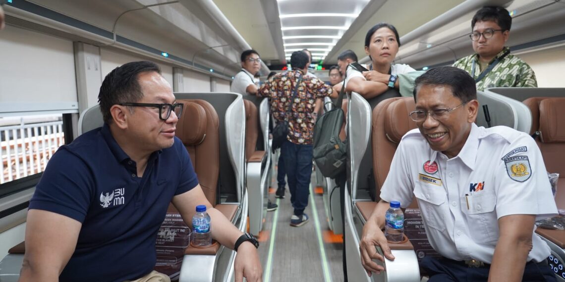 Gunakan Kereta New Generation, Wamen BUMN Tinjau Layanan KAI Jelang Nataru