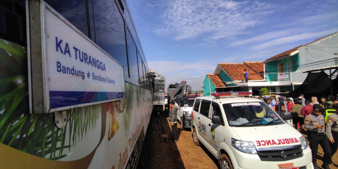 Tabrakan KA di Cicalengka, 4 Petugas Tewas dan 22 Terluka