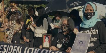 Sinopsis ‘Dia Pergi dan Belum Kembali’: Dokumenter Tragedi 1998
