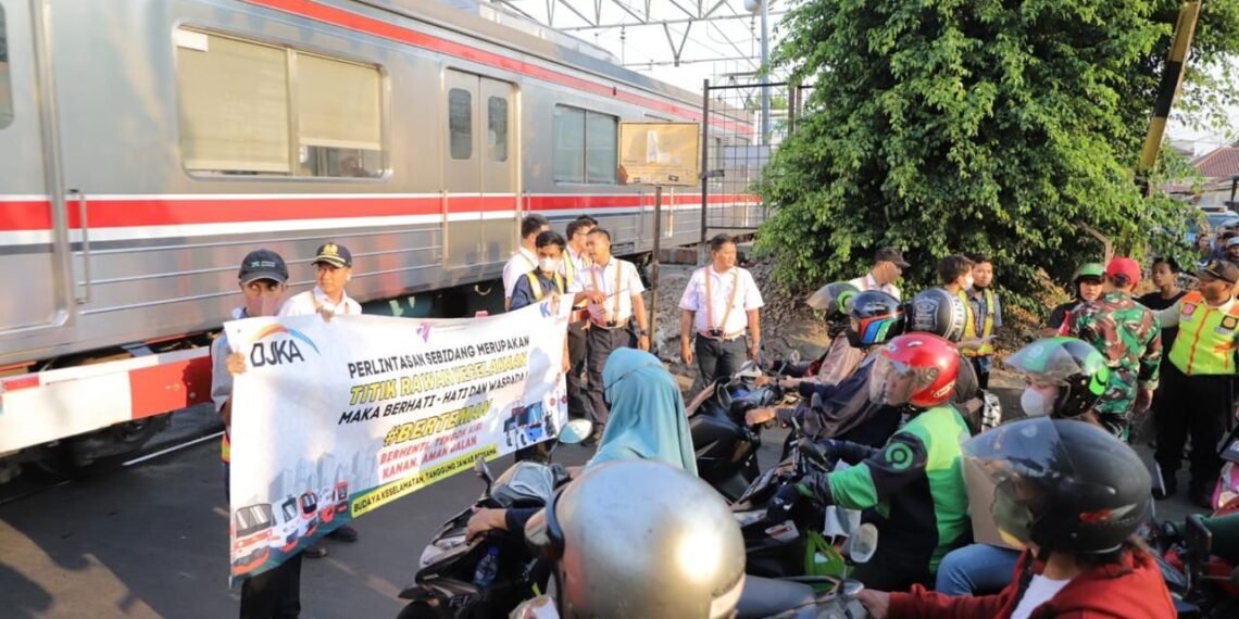 Gandeng Komunitas KAI Commuter Akan Rutin Gencarkan Sosialisasi Tertib Lalu Lintas Di Perlintasan Sebidang