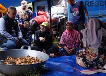 Dinas Sosial Jabar Salurkan Bantuan Logistik ke Cibedug