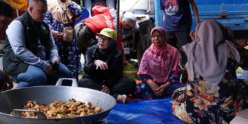 Dinas Sosial Jabar Salurkan Bantuan Logistik ke Cibedug