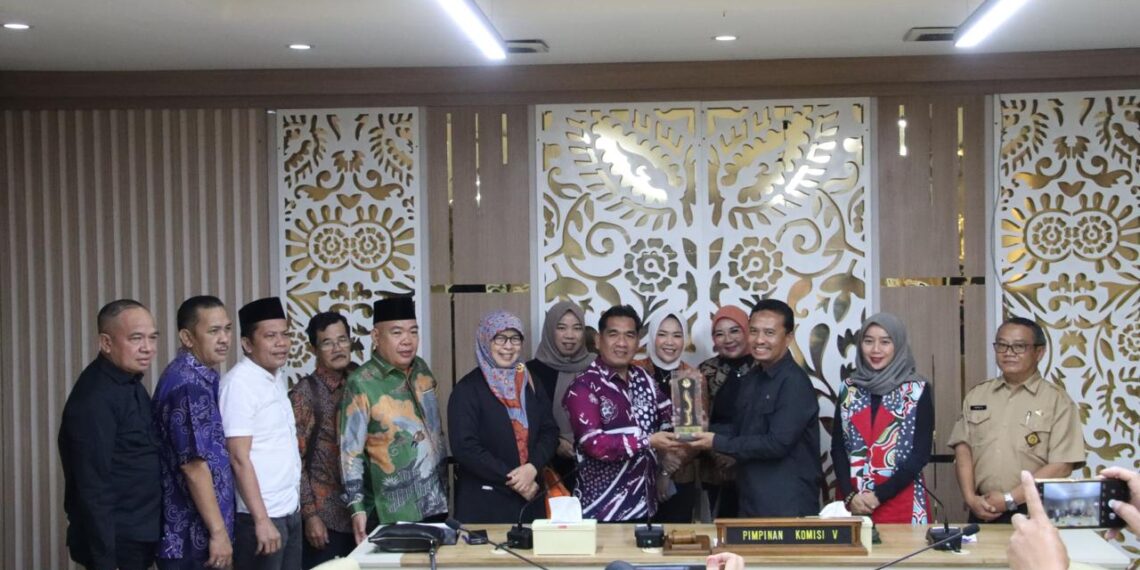 Terima Kunjungan DPRD Bengkulu, DPRD Jabar Bahas Program Kementerian Sosial