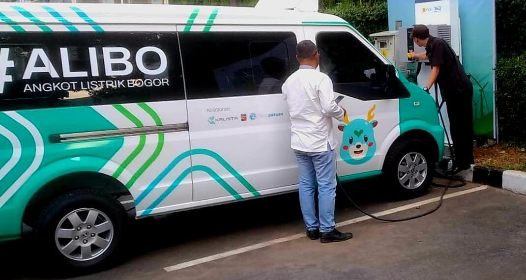 PLN Operasikan SPKLU Khusus Angkot Listrik di Kota Bogor