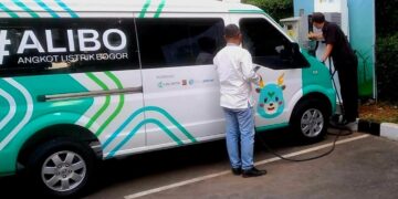 PLN Operasikan SPKLU Khusus Angkot Listrik di Kota Bogor