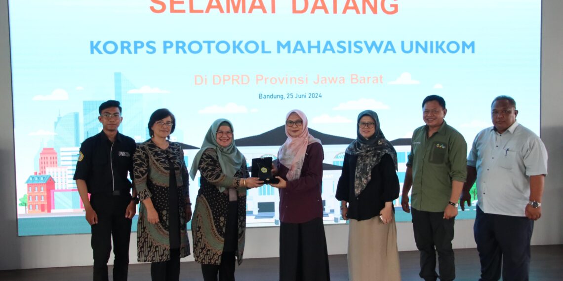 Sekretariat DPRD Jawa Barat Terima Visit dan Sharing Korps Protokol Mahasiswa Unikom