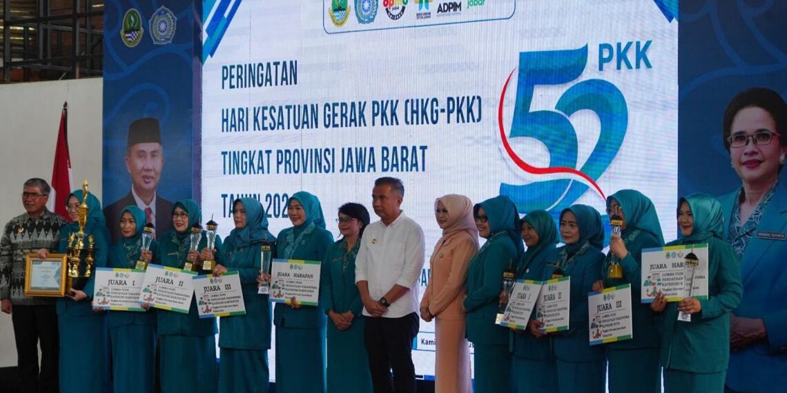 Peringatan Hari Kesatuan Gerak PKK ke-52: Jawa Barat Rayakan Prestasi dan Dedikasi Para Kader