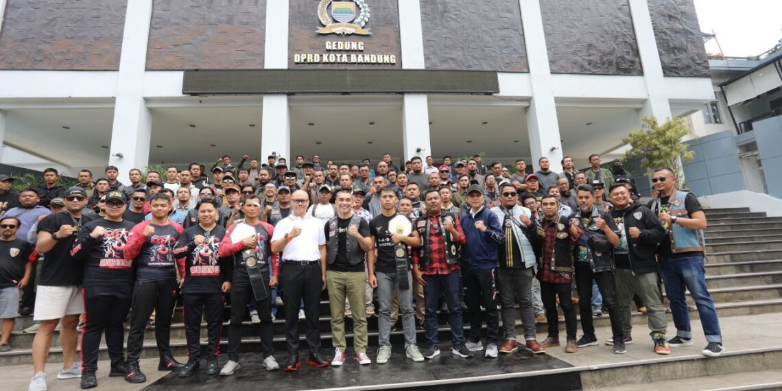 Edwin Senjaya Sambut Hangat Atlet Bandung Pencetak Sejarah di One Pride MMA