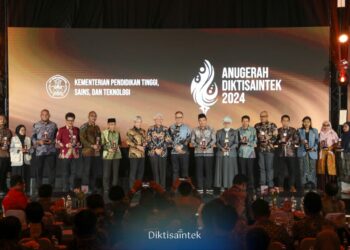 ISBI Bandung Raih Prestasi Gemilang di Anugerah Diktisaintek dan Anugerah  Keterbukaan Informasi Publik 2024
