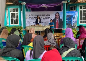 Tuti Turimayanti Mensosialisasikan Perda Pemberdayaan dan Perlindungan Perempuan di Desa Tanimulya