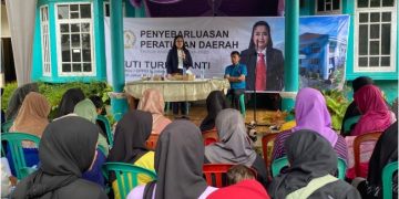 Tuti Turimayanti Mensosialisasikan Perda Pemberdayaan dan Perlindungan Perempuan di Desa Tanimulya