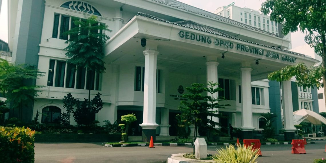 Gedung DPRD Jabar di Jalan Diponegoro,Kota Bandung terlihat megah asri dan bersih.